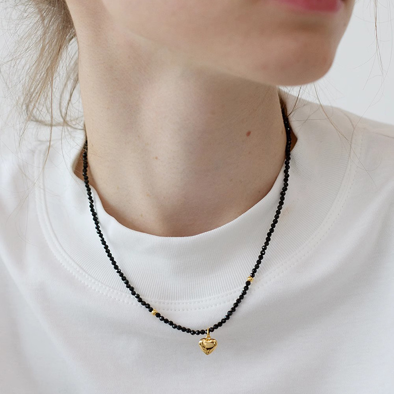 Ogrlica s perlama i bakrenim privjeskom, ručna izrada, vintage stil (obsidian; ručna izrada; bakreni privjesak; ogrlica s perlama; 18 g)