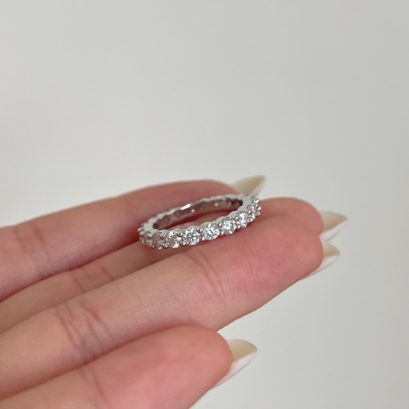 Moissanīts gredzens, 925 sudrabs, ģeometrisks dizains ar sirds‑ūdens pilienu motīvu, sievietēm viegls luksuss