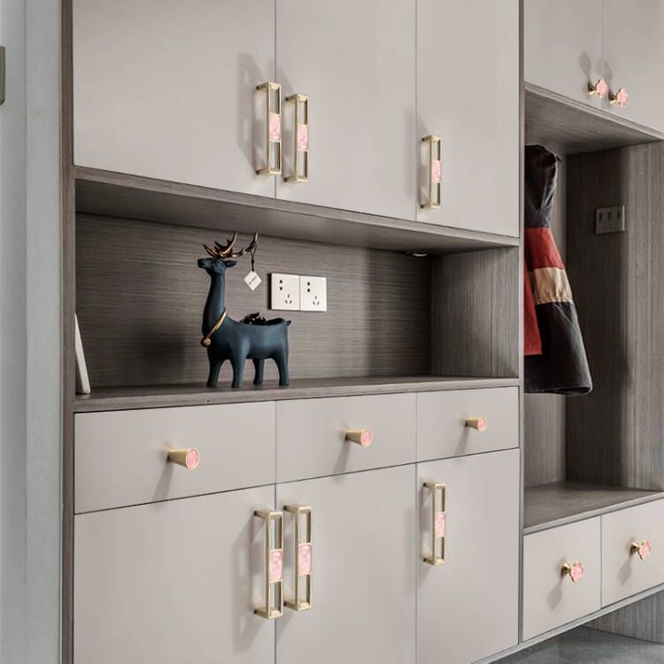 Skapja un garderobes durvju rokturis - Four-leaf Clover modelis, cinka sakausējums, elektroplatēšana, viegls luksusa stils