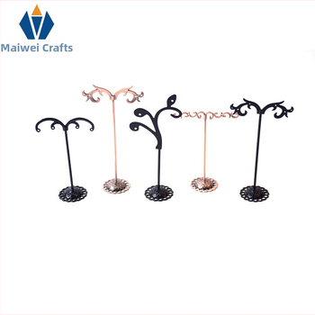 Metāla auskaru statīvs – trīsdaļīgs komplekts galda virsmai, auskaru displejs ar māksliniecisku dizainu