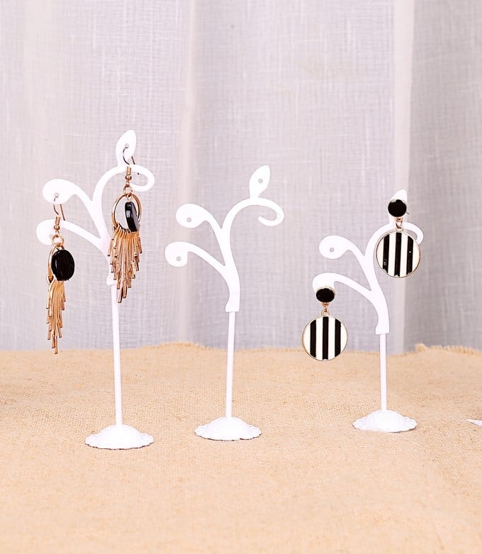 Metāla auskaru statīvs – trīsdaļīgs komplekts galda virsmai, auskaru displejs ar māksliniecisku dizainu