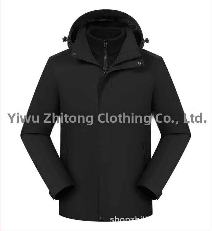 Trys viename striukė su nuimamamu gobtuvu ir logotipo spauda, poliesterio audinys, stovinti apykaklė, užtrauktukas, laisvas kirpimas