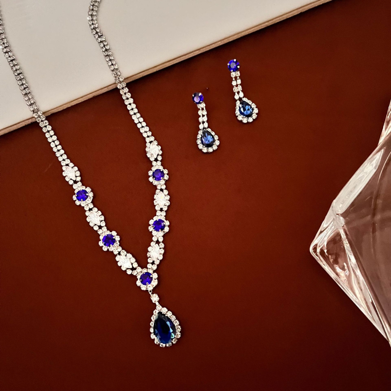 Set nakita: naušnice i ogrlica, legura, rhinestone u obliku kapljice vode, običan lanac