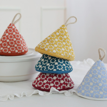 Termoizolēts virtuves komplekts: trīsstūra katla vāciņš, auduma cimdi un katla rokturis (aizsardzība pret apdegumiem)