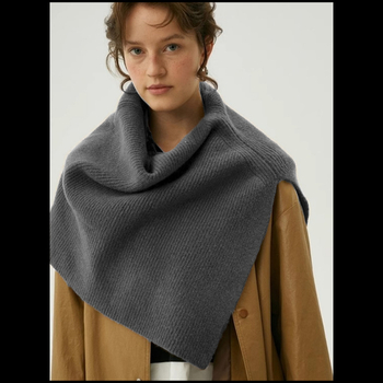 Șal asimetric tricotat, fibră de poliester, toamnă-iarnă, lansare toamna 2025