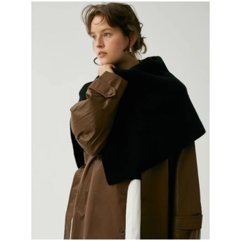 Șal asimetric tricotat, fibră de poliester, toamnă-iarnă, lansare toamna 2025