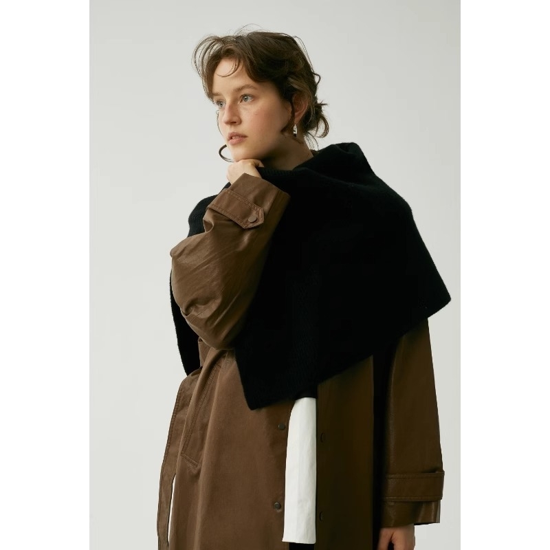 Șal asimetric tricotat, fibră de poliester, toamnă-iarnă, lansare toamna 2025