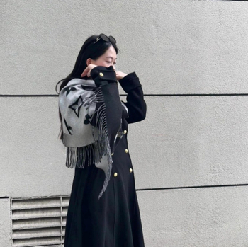 Șal din cașmir cu cip, 315 g, destinat iernii, lansare primăvara 2025