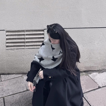 Șal din cașmir cu cip, 315 g, destinat iernii, lansare primăvara 2025