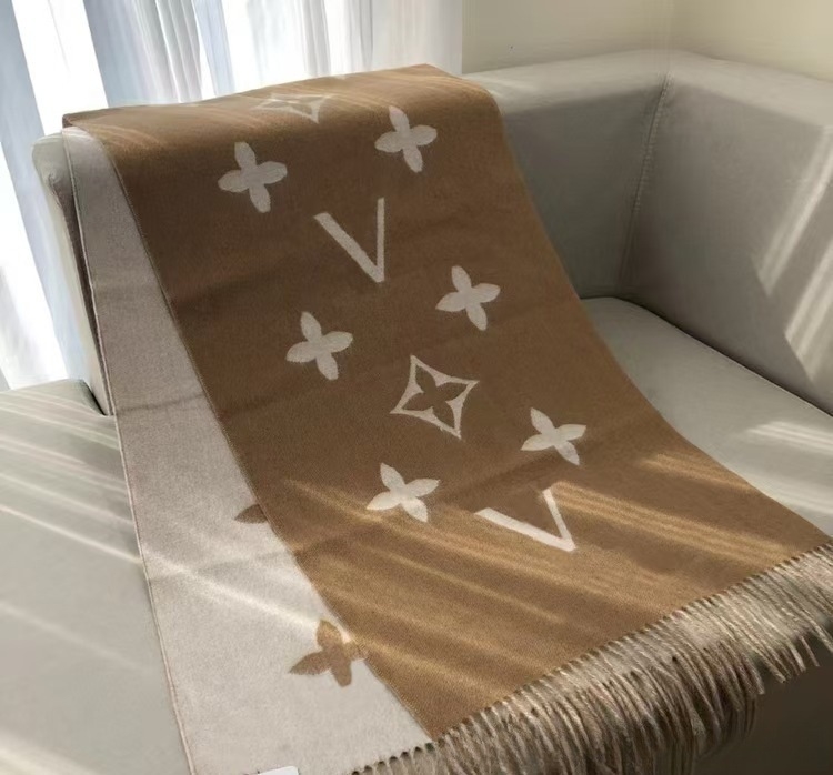 Șal din cașmir cu cip, 315 g, destinat iernii, lansare primăvara 2025