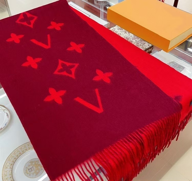 Șal din cașmir cu cip, 315 g, destinat iernii, lansare primăvara 2025