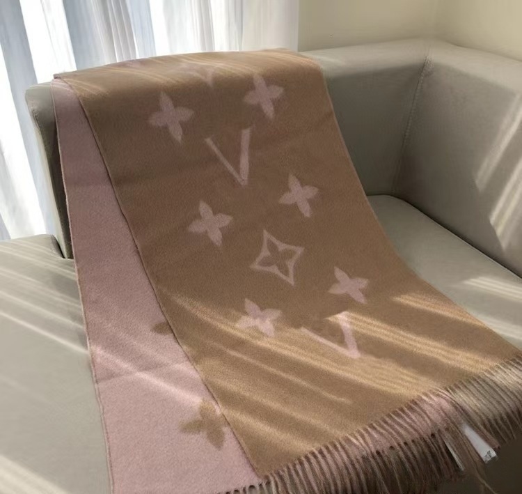 Șal din cașmir cu cip, 315 g, destinat iernii, lansare primăvara 2025