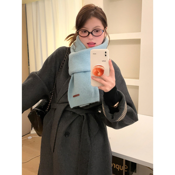 Pleteni šal od vunene smjese, mekan i topao, deblji za zimu, svestran