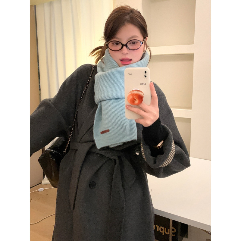 Pleteni šal od vunene smjese, mekan i topao, deblji za zimu, svestran