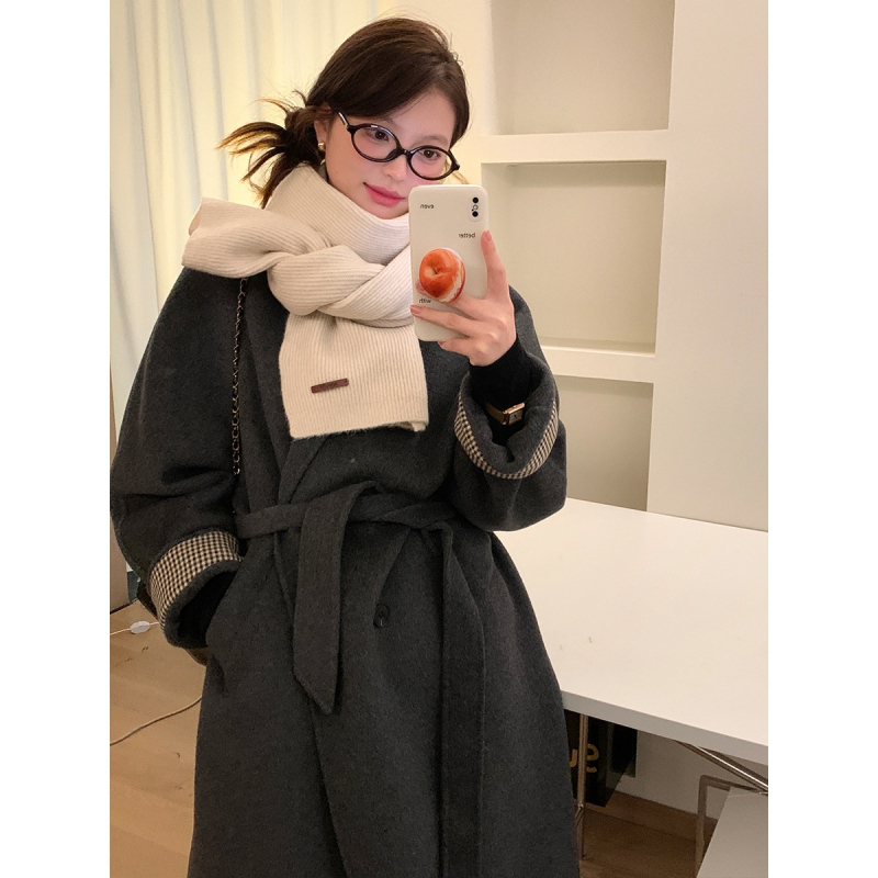 Pleteni šal od vunene smjese, mekan i topao, deblji za zimu, svestran