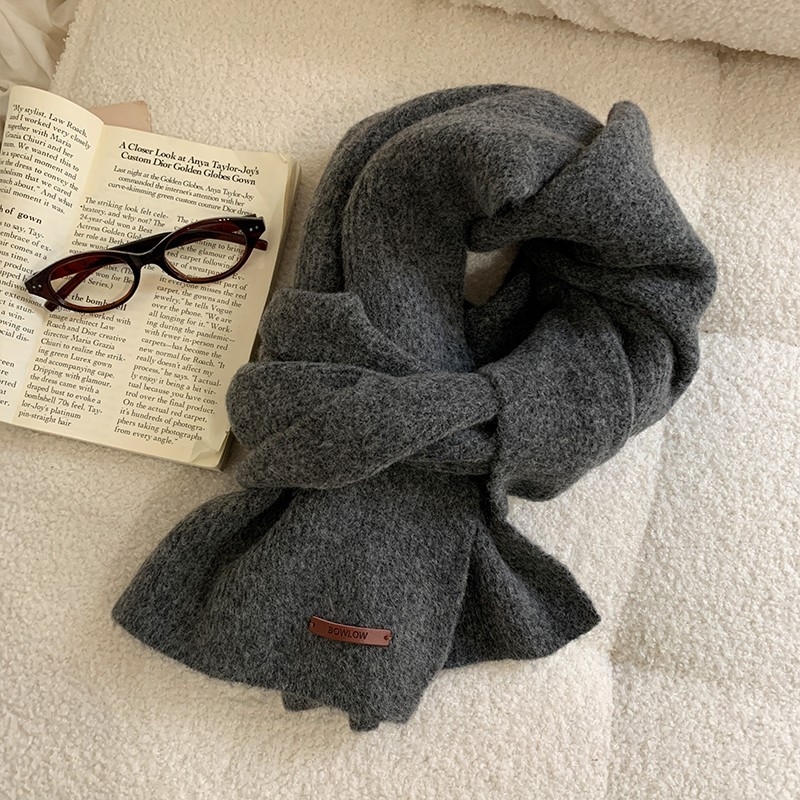 Pleteni šal od vunene smjese, mekan i topao, deblji za zimu, svestran