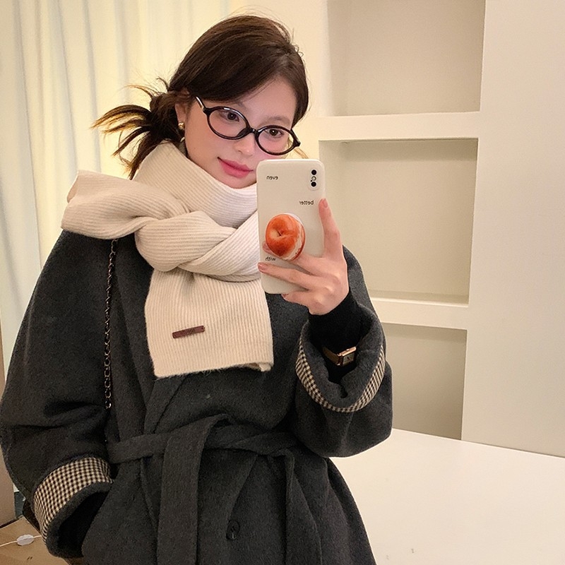 Pleteni šal od vunene smjese, mekan i topao, deblji za zimu, svestran