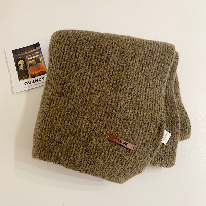 Pleteni šal od vunene smjese, mekan i topao, deblji za zimu, svestran