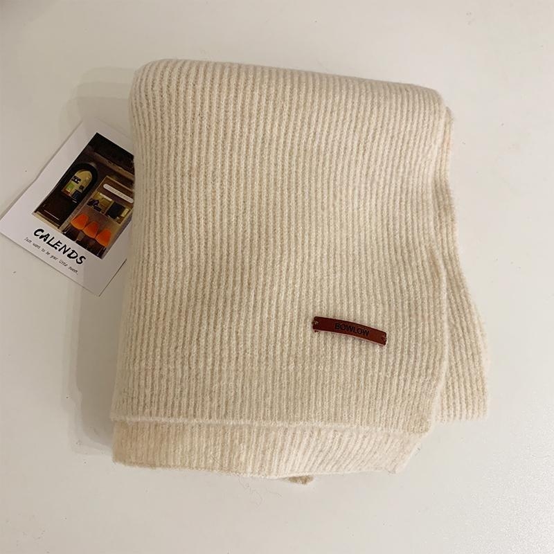 Pleteni šal od vunene smjese, mekan i topao, deblji za zimu, svestran