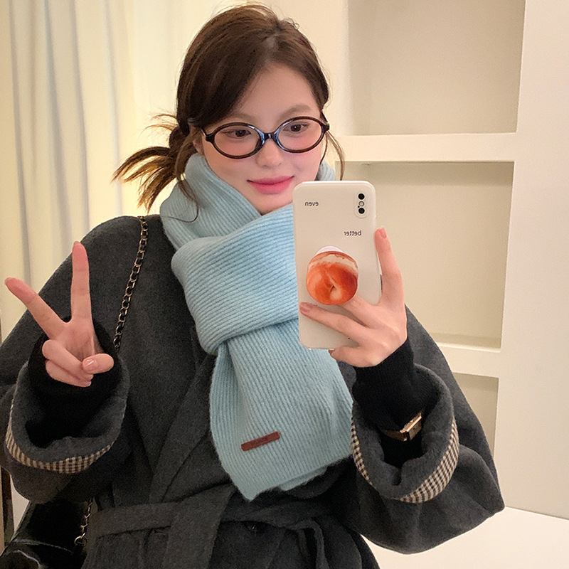 Pleteni šal od vunene smjese, mekan i topao, deblji za zimu, svestran