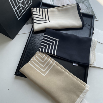 Šal od svile s nišnim prugama – Crepe de Chine Mulberry Silk, Veliki kvadratni šal, Izvor: Spot, Svi godišnja doba, Podrijetlo Zhejiang, Navedeno Ljeto 2023