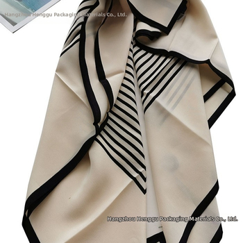 Šal od svile s nišnim prugama – Crepe de Chine Mulberry Silk, Veliki kvadratni šal, Izvor: Spot, Svi godišnja doba, Podrijetlo Zhejiang, Navedeno Ljeto 2023