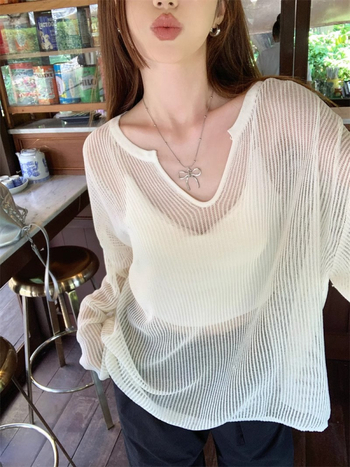 Brīvi krāsota adīta blūze ar V formas izgriezumu, garas piedurknes, kokvilnas elastāna audums, UPF30+ UV aizsardzība, vidējā garuma, džemper-stils