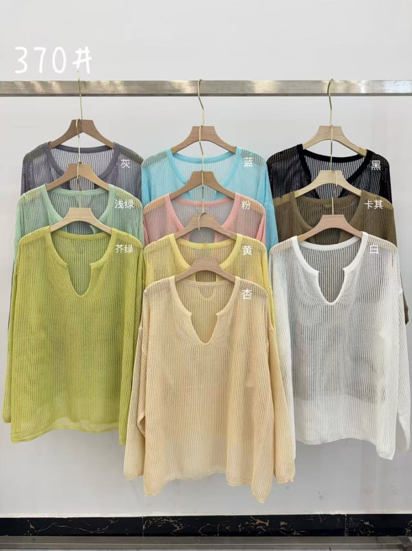 Brīvi krāsota adīta blūze ar V formas izgriezumu, garas piedurknes, kokvilnas elastāna audums, UPF30+ UV aizsardzība, vidējā garuma, džemper-stils