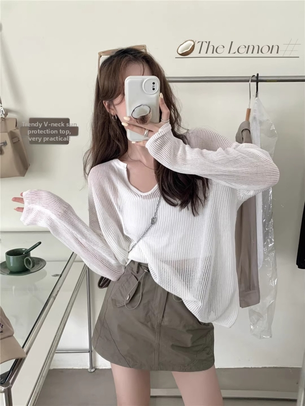 Brīvi krāsota adīta blūze ar V formas izgriezumu, garas piedurknes, kokvilnas elastāna audums, UPF30+ UV aizsardzība, vidējā garuma, džemper-stils