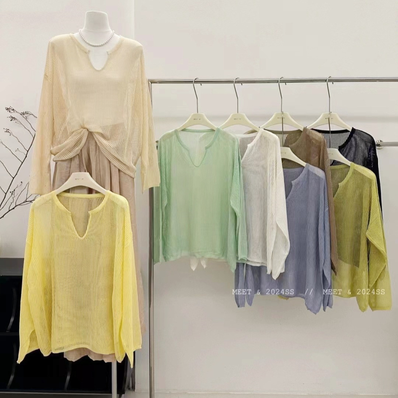 Brīvi krāsota adīta blūze ar V formas izgriezumu, garas piedurknes, kokvilnas elastāna audums, UPF30+ UV aizsardzība, vidējā garuma, džemper-stils