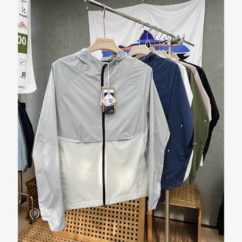 Kapucnis kültéri széldzseki UPF50+ UV-védelem, gyorsan szárad, lélegző, könnyű poliészter