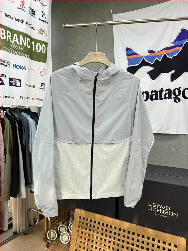 Kapucnis kültéri széldzseki UPF50+ UV-védelem, gyorsan szárad, lélegző, könnyű poliészter