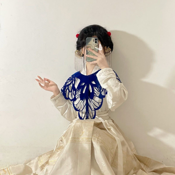 Hanfu inspirirani šal s oblacnim ramenima i dizajnom izrezanog papira iz razdoblja Vojnih Država, rekvizit za fotografiju za putničke portrete