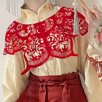 Hanfu inspirirani šal s oblacnim ramenima i dizajnom izrezanog papira iz razdoblja Vojnih Država, rekvizit za fotografiju za putničke portrete