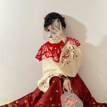 Hanfu inspirirani šal s oblacnim ramenima i dizajnom izrezanog papira iz razdoblja Vojnih Država, rekvizit za fotografiju za putničke portrete