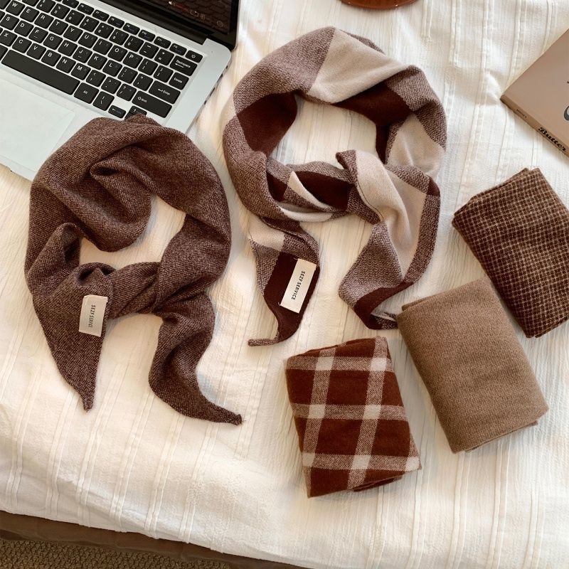 Trokutasti šal s retro kariranim uzorkom, twill tkanina, poliester materijal, održava toplinu, za jesen