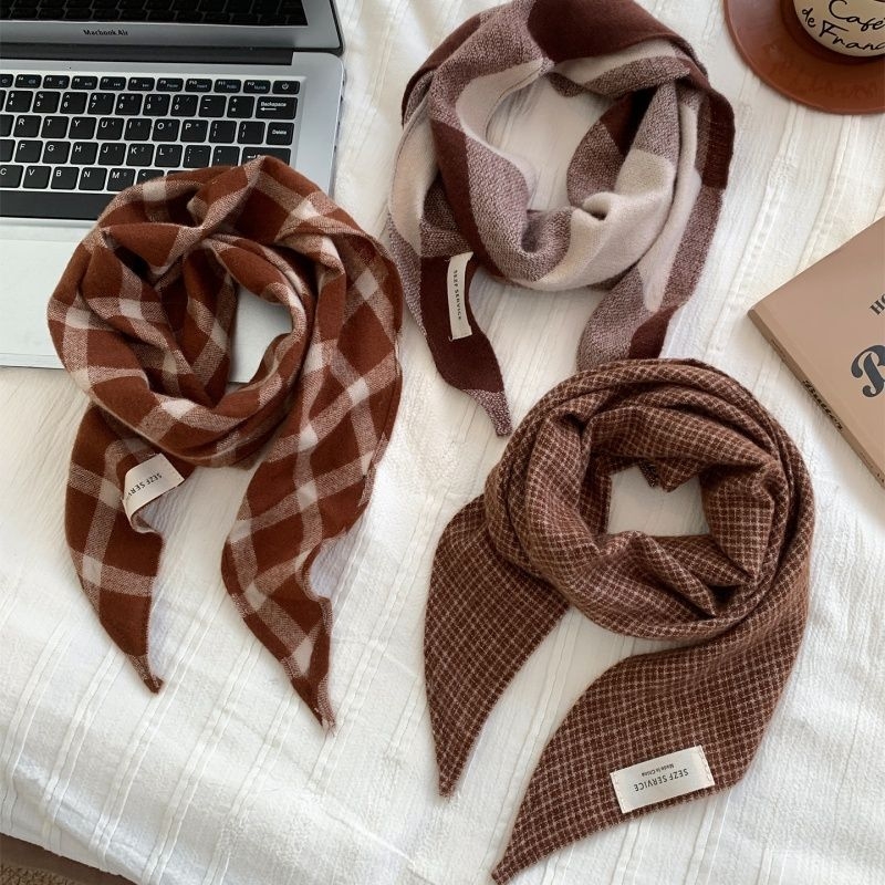Trokutasti šal s retro kariranim uzorkom, twill tkanina, poliester materijal, održava toplinu, za jesen