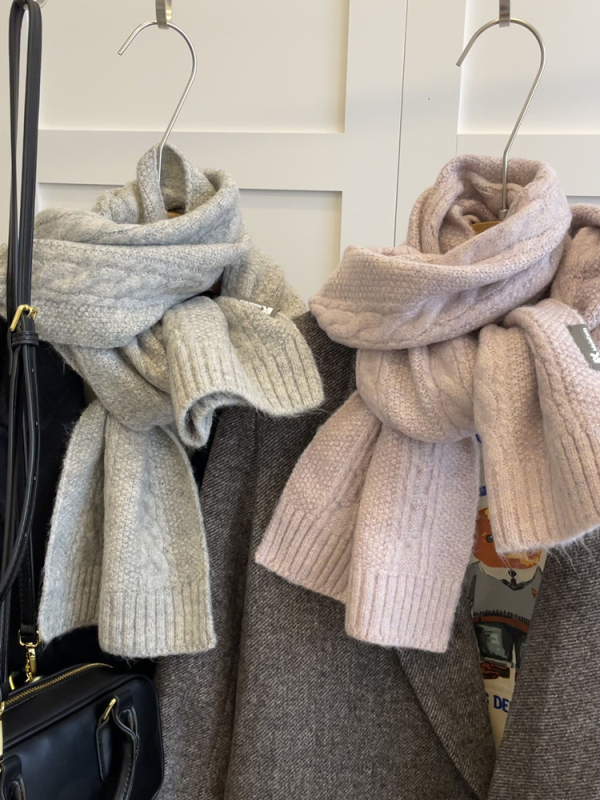 Zimski pleteni šal, imitacija kašmira, akrilna vlakna, sadržaj 51–60%