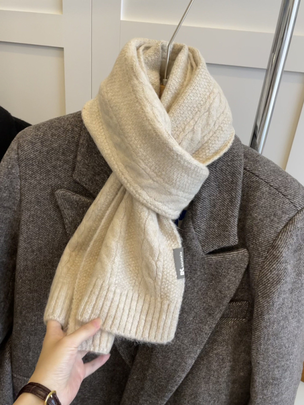 Zimski pleteni šal, imitacija kašmira, akrilna vlakna, sadržaj 51–60%