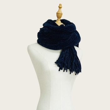 Дамски зимен Chenille плетен шал – текстуриран модел с пискюли, акрилово влакно 71–80%, запазва топлината