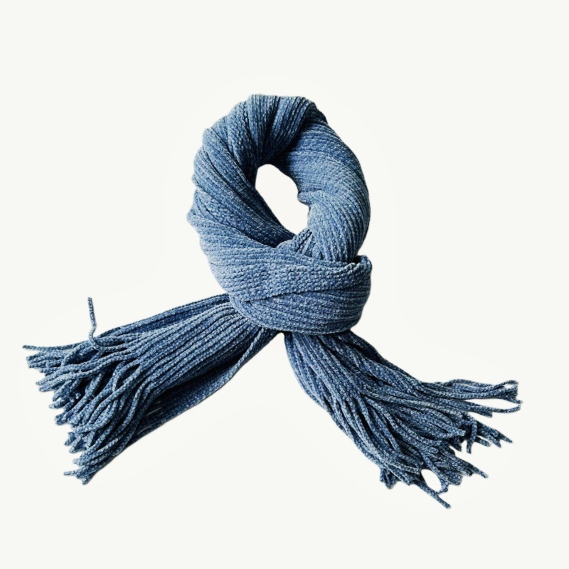 Дамски зимен Chenille плетен шал – текстуриран модел с пискюли, акрилово влакно 71–80%, запазва топлината