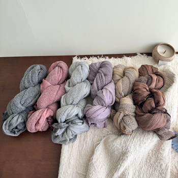 Šal od pamuka i lana – tie-dye, warp tkanje, literarno-retro stil