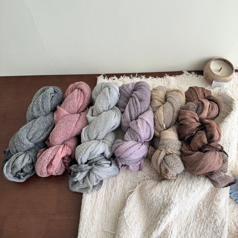 Šal od pamuka i lana – tie-dye, warp tkanje, literarno-retro stil