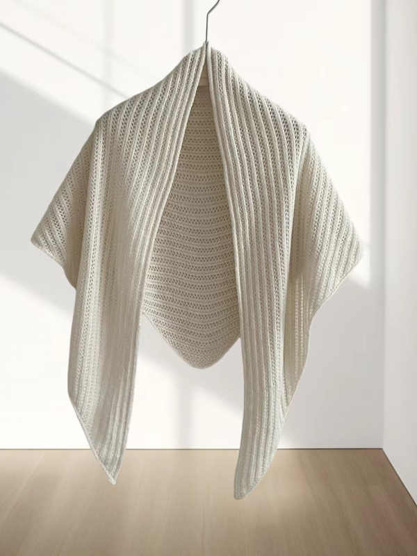 Vuneni pleteni šal s izrezima u trokutu – veliki trokuti dizajn, Jacquard obrada, dekorativan, prilagodljiv