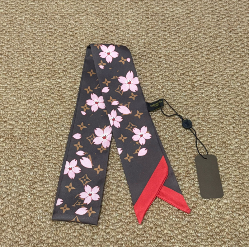 Μεταξωτό φουλάρι μαλλιών και λαστιχάκι μαλλιών, Fleur μάρκα, συνθετικό μετάξι, ύφανση twill, εκτύπωση, άνοιξη 2025