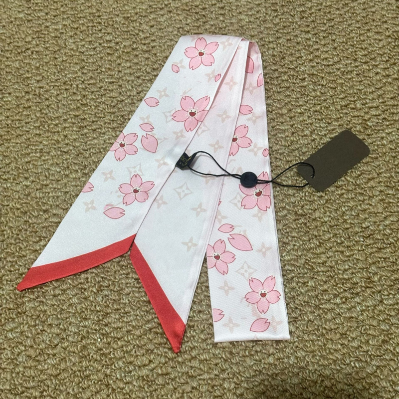 Μεταξωτό φουλάρι μαλλιών και λαστιχάκι μαλλιών, Fleur μάρκα, συνθετικό μετάξι, ύφανση twill, εκτύπωση, άνοιξη 2025