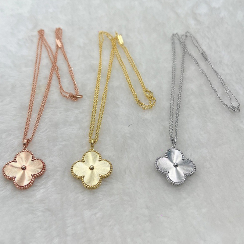 Kaklarota ar četrlapu motīvu, titāna tērauds, pulēta virsma, dabīgs stils, svaigs un salds, izlaidums 2024. gada pavasarī