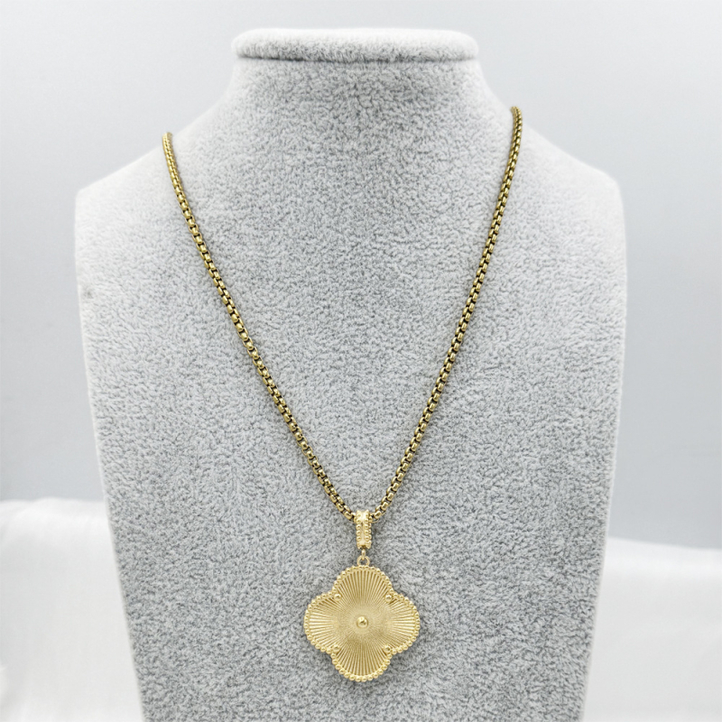 Kaklarota ar četrlapu motīvu, titāna tērauds, pulēta virsma, dabīgs stils, svaigs un salds, izlaidums 2024. gada pavasarī