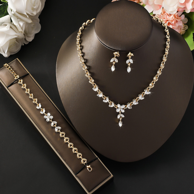 Ženski rhinestones skup nakita: ogrlica, naušnice i narukvica s privjeskom rezanim poput dijamanta na standardnoj lančić; privjesak materijal: legura; uzorci: srce, suza, zvončić