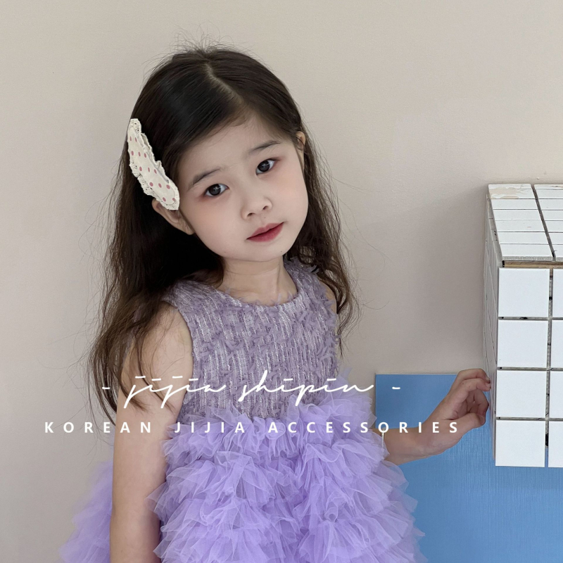 Vaikų galvos aksesuaras Korėjos stiliumi su nėrinių kraštu ir žiedlapių raštu su taškučiais, rankų darbo (Medžiaga: Audinys; Stilius: Korėjietiškas; Forma: Gėlė; Apdorojimas: Rankų darbas)